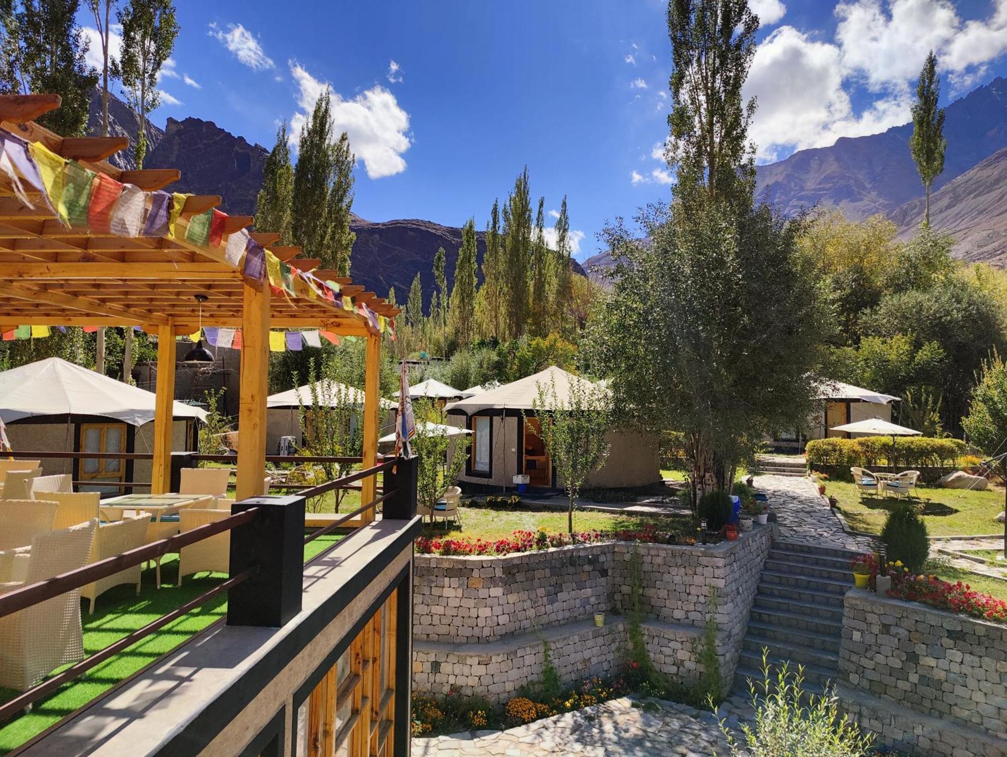 Mystique Meadows Earth Homes Hundar Zewnętrze zdjęcie